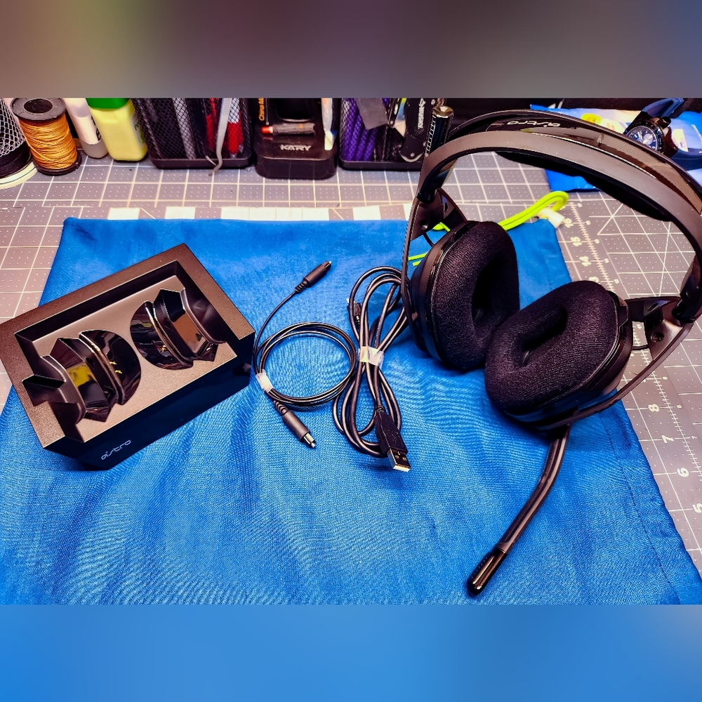 ASTRO A50 GAMING HEADSET for PS4 and PC
